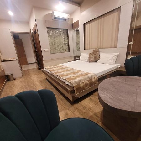 The Aura Grand Hotel & Banquet - A Unit Of Sitara Kollection Hotels Rohtak Exteriör bild