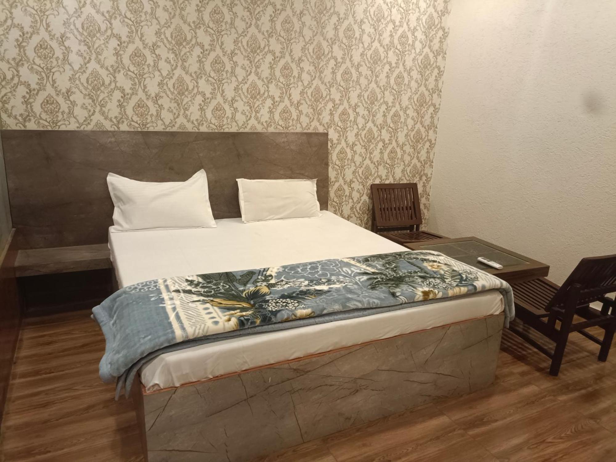 The Aura Grand Hotel & Banquet - A Unit Of Sitara Kollection Hotels Rohtak Exteriör bild